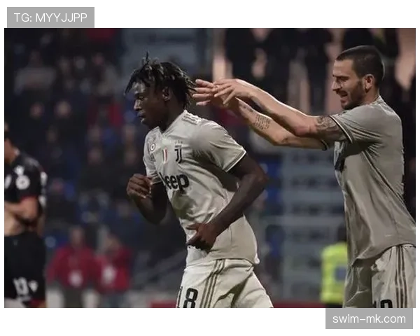 诺伊尔状态回暖携手队友上演精彩逆转