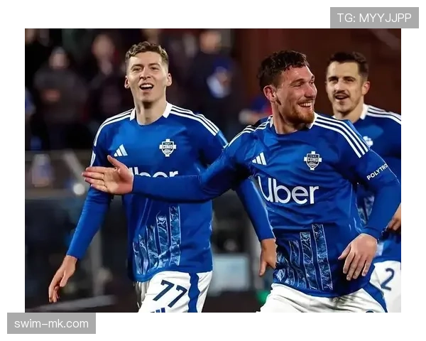 阿贾克斯关键比赛表现不佳，稳定性面临考验，对赛季走势形成制约